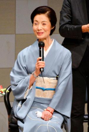 高倉健さんとの思い出を語る富司純子＝北九州市