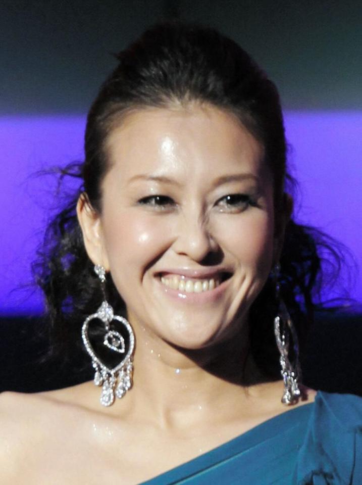 パリから帰国したことを明かした岡本夏生