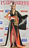 世界大会で着用する和装を披露した宮本エリアナ＝東京・三田