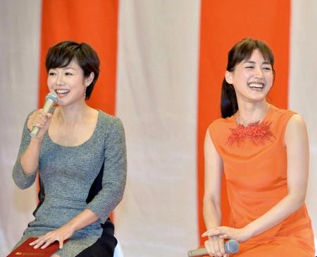 　笑顔でトークする（左から）総合司会の有働由美子アナと司会を務める綾瀬はるか