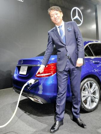 　「Ｃ３５０ｅ　アバンギャルド」をＰＲする上野金太郎社長