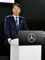 プレス発表会での上野金太郎社長