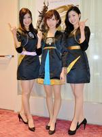 大阪モーターショー「ナビメイト」の３人（左から）涼野はるか、松井りお、葵木なつみ