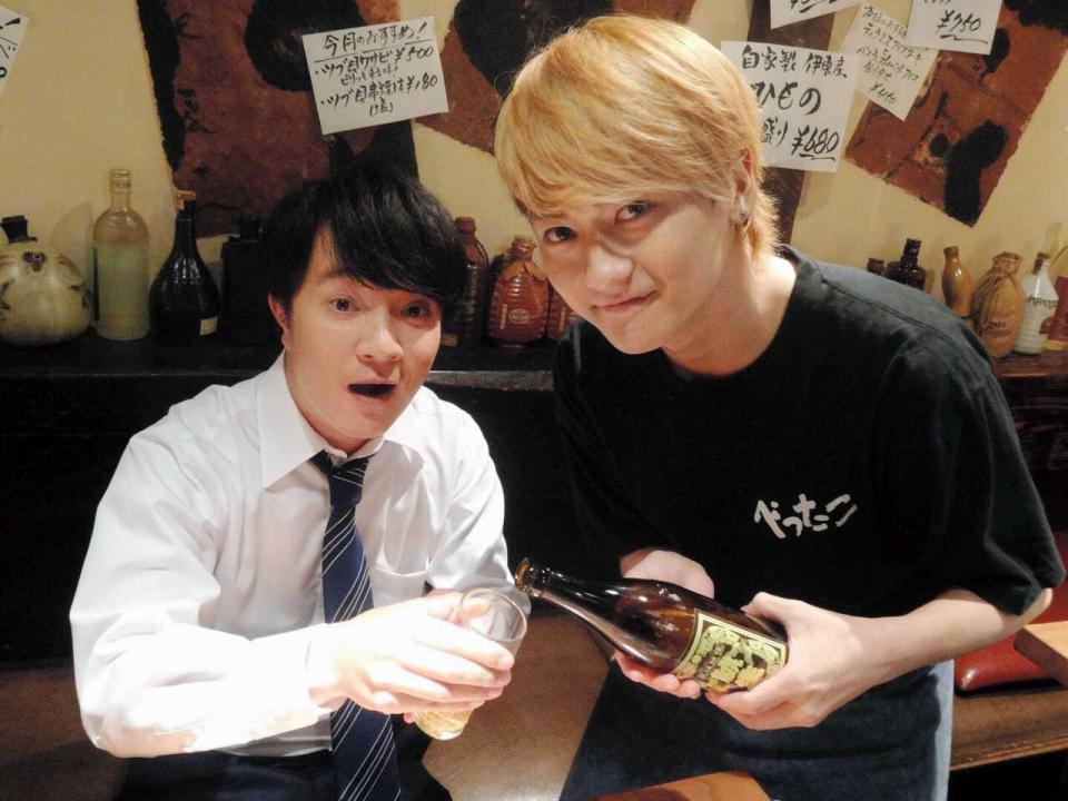 ドラマデビューするＤＩＳＨ／／のＴｏ－ｉ（右）と主演の濱田岳＝都内