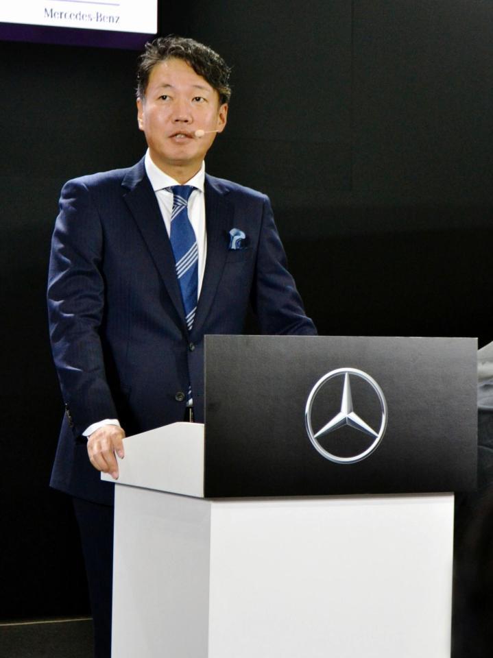 プレス発表会での上野金太郎社長