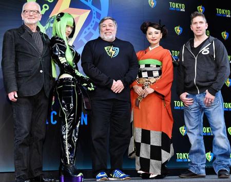 　トークショーに出席した（左から）イアン・マクダーミド、御伽ねこむ、スティーブ・ウォズニアック氏、三船美佳、レイ・パーク＝ザ・リッツ・カールトン東京（撮影・出月俊成）