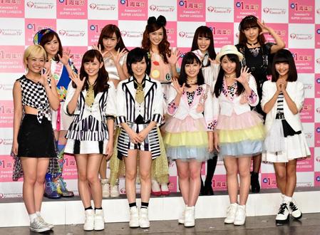 ＫａｗａｉｉａｎＴＶ開局１周年に勢ぞろいした（前列左から）林愛夏、渡辺美優紀、山本彩、橋本環奈、今井瞳、荻野可鈴（後列左から）西尾舞生、ののこ、小泉遙、水川華奈、麻衣愛＝東京都渋谷区のよしもと∞ホール（撮影・出月俊成）