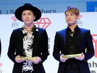 大賞に輝いた三代目　Ｊ　Ｓｏｕｌ　Ｂｒｏｔｈｅｒｓの登坂広臣（左）と今市隆二＝東京・虎ノ門ヒルズ（撮影・開出牧）