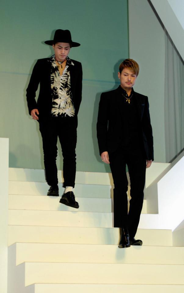 大賞に輝いた三代目　Ｊ　Ｓｏｕｌ　Ｂｒｏｔｈｅｒｓの今市隆二（右）と登坂広臣＝東京・虎ノ門ヒルズ（撮影・開出牧）