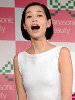 野村との交際についての質問にびっくり顔の水原希子＝東京・六本木ヒルズ（撮影・開出牧）