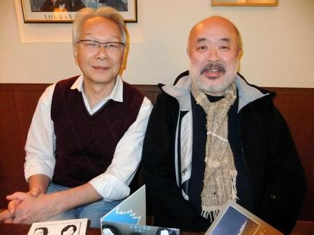 武田清一氏（左）と星勝氏＝東京・国立の「カフェ・シングス」