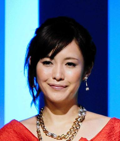 妊娠５カ月を報告した杉崎美香