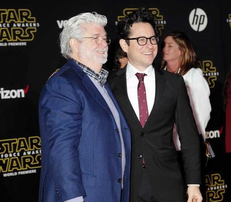 　ジョージ・ルーカス氏（左）とＪ．Ｊ．エイブラムス監督＝ハリウッド