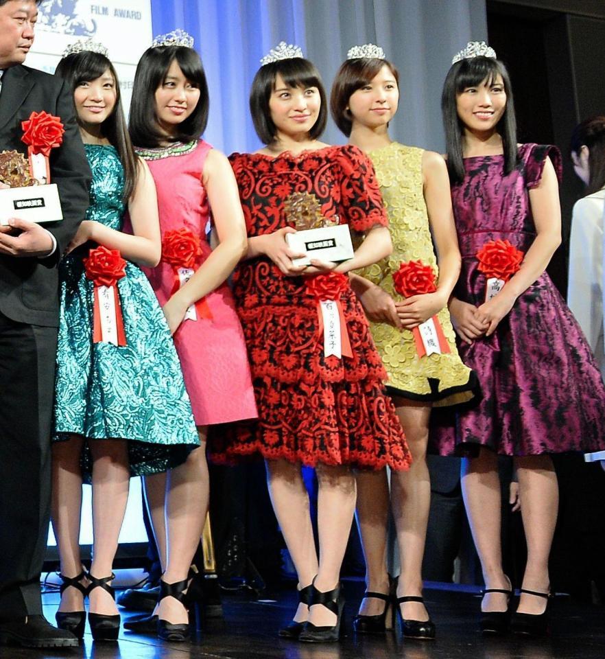 ハイヒール姿を披露したももいろクローバーＺの（左から）有安杏果、佐々木彩夏、百田夏菜子、玉井詩織、高城れに＝ザ・プリンスパークタワー東京（撮影・園田高夫）