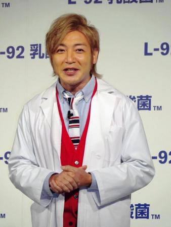 来年６月に５人目の子供が誕生することを報告したつるの剛士＝東京・六本木