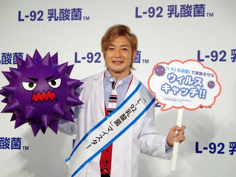 　来年６月に５人目の子供が誕生することを報告したつるの剛士＝東京・六本木