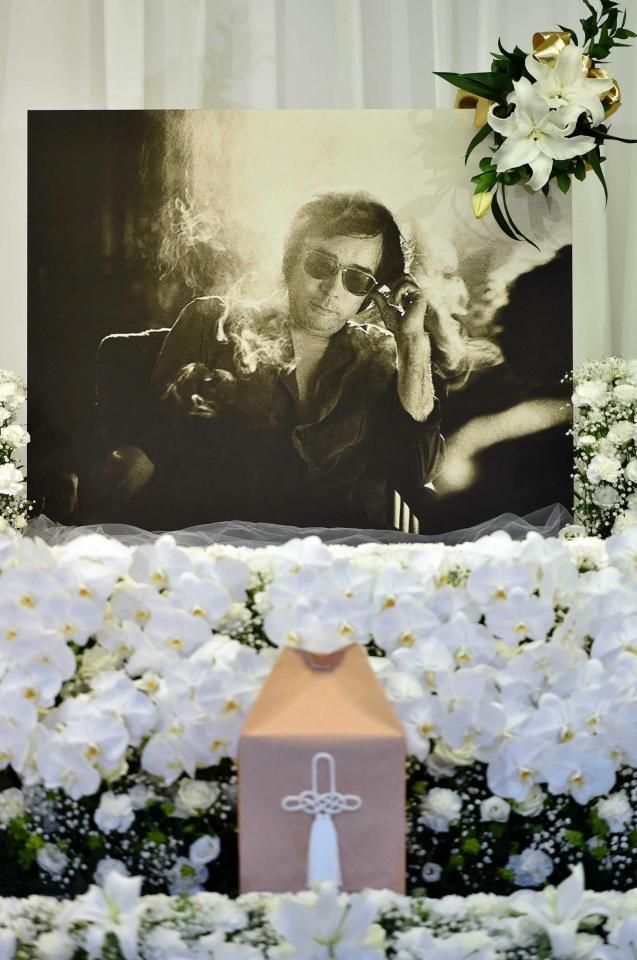 　野坂昭如さんの遺影＝東京都内