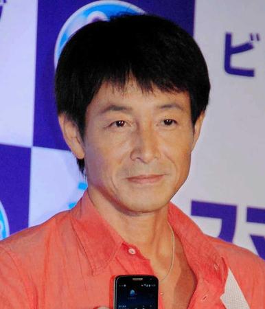 俳優の吉田栄作