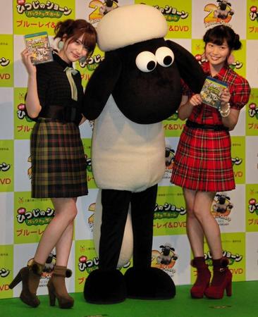 又吉直樹にラブコールを送った入山杏奈（左）とひつじヘアで登場した北原里英（右）＝東京・秋葉原ＵＤＸ