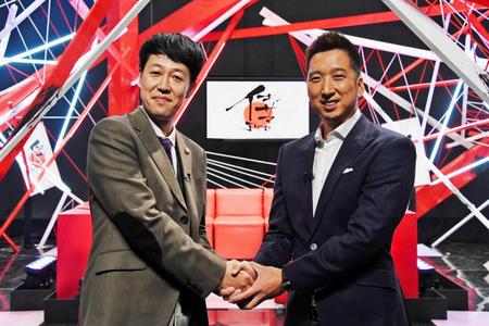 　「イキザマＪＡＰＡＮ　ＳＰ」に出演した藤川球児投手（右）と司会の小籔千豊　