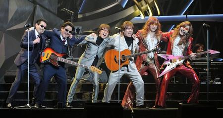 ダチョウ倶楽部と「友達で～き～た～」と声を合わせるＴＨＥ　ＡＬＦＥＥ