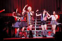 ライブで熱唱するベイビーレイズＪＡＰＡＮの（左から）大矢梨華子、傳谷英里香、林愛夏、高見奈央、渡邊璃生＝ＴＯＫＹＯ　ＤＯＭＥ　ＣＩＴＹ　ＨＡＬＬ