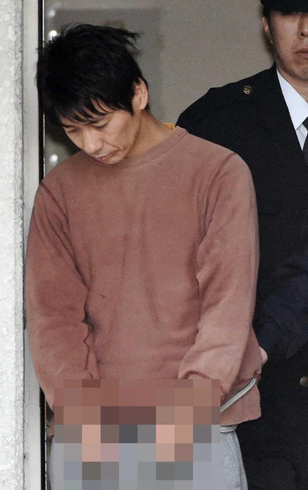 　送検されるキングオブコメディの高橋健一容疑者＝東京都江東区の城東警察署（写真は一部加工してあります）