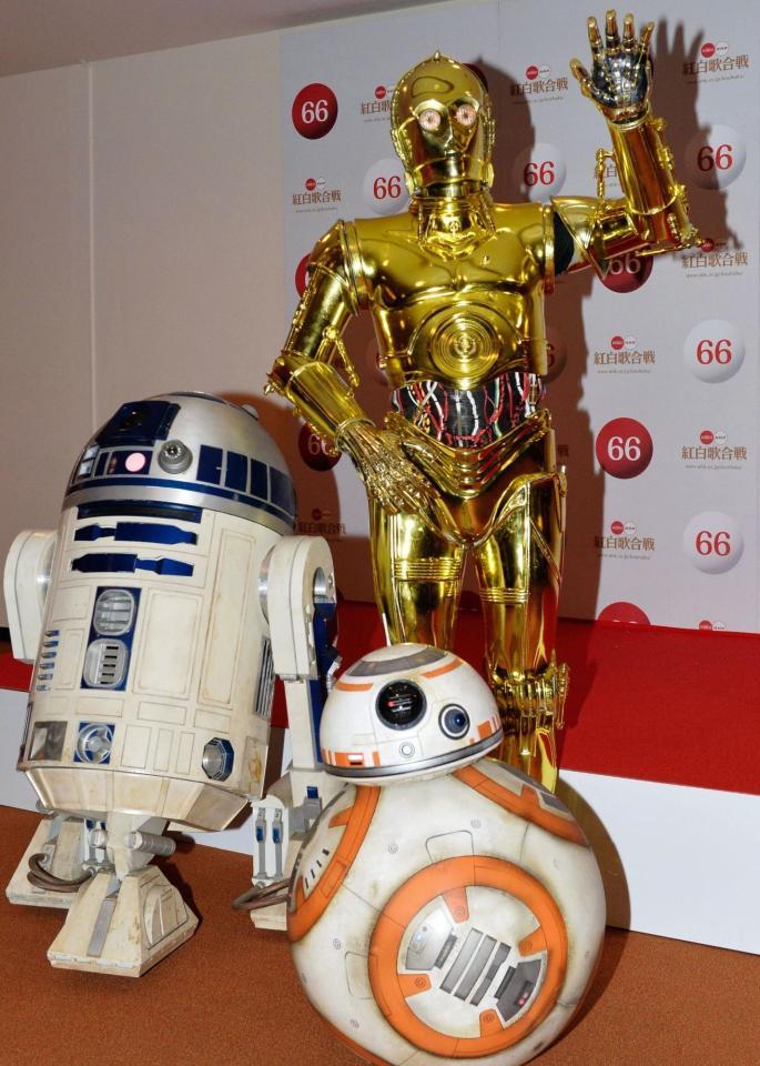 紅白リハに登場したＣ-３ＰＯ（上）、Ｒ２ーＤ２（左）、ＢＢ-８＝東京・ＮＨＫホール（撮影・佐々木彰尚）