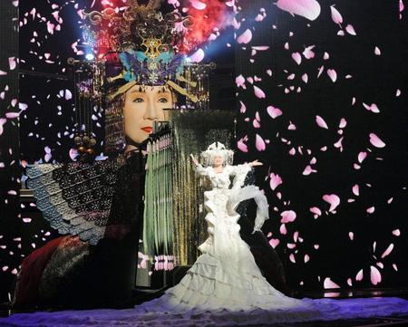 注目の衣装で紅白のリハに登場した小林幸子＝東京・ＮＨＫホール（撮影・佐々木彰尚）