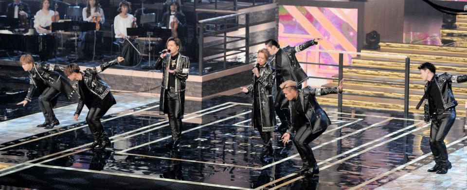 　２年連続でレコード大賞に輝き熱唱する三代目　Ｊ　Ｓｏｕｌ　Ｂｒｏｔｈｅｒｓ＝東京・新宿の新国立劇場