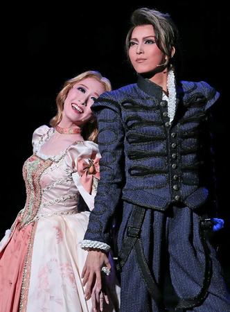 宙組公演「Ｓｈａｋｅｓｐｅａｒｅ～空に満つるは、尽きせぬ言の葉～／ＨＯＴ　ＥＹＥＳ！！」の初日