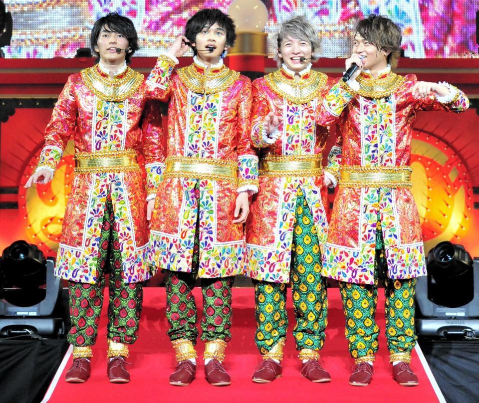 さる年にちなみ孫悟空風の衣装で登場したＤＩＳＨ／／の（左から）ＭＡＳＡＫＩ、ＴＡＫＵＭＩ、ＲＹＵＪＩ、Ｔｏ－ｉ