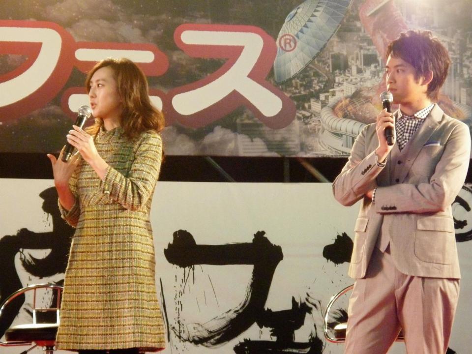 映画「マンガ肉と僕」のトークショーに登場した（右から）三浦貴大、杉野希妃