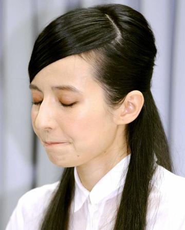 　前夜の会見で涙をこらえ釈明したベッキー