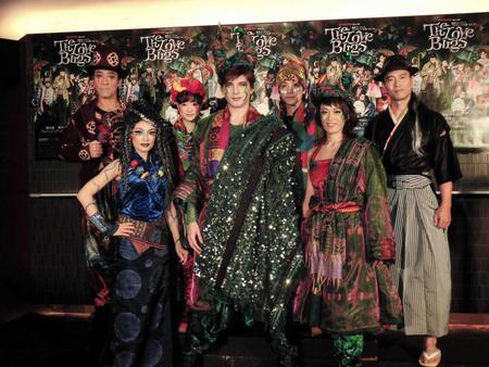 舞台「Ｔｈｅ　Ｌｏｖｅ　Ｂｕｇｓ」の公開舞台稽古を行った（前列左から）マルシア、城田優、蘭寿とむ、（後列左から）岸谷五朗、大原櫻子、平間壮一、寺脇康文＝東京・赤坂ＡＣＴシアター