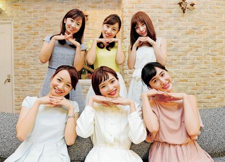 スターダスト・キャスター業界進出１期生の（前列左から）松原江里佳、早川真生、江奈さやか、（後列左から）小野英美、楠紗友里、大沢友里江