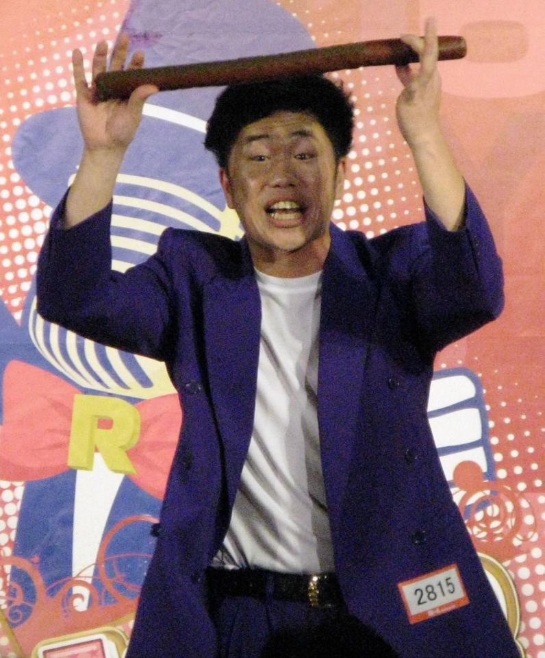 「Ｒ－１ぐらんぷり２０１６」に出場した吉田裕＝大阪市内