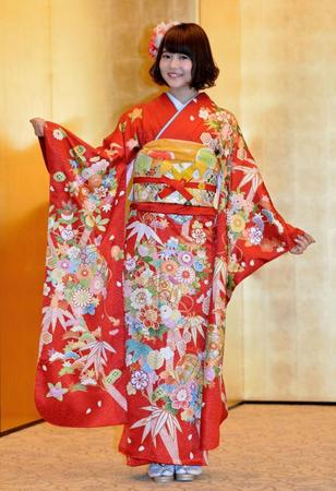 成人式を迎えたＨＫＴ４８の穴井千尋＝東京・神田明神（撮影・村中拓久）