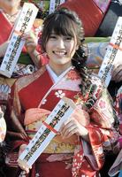 成人式を迎えたＡＫＢ４８の入山杏奈＝東京・神田明神（撮影・村中拓久）