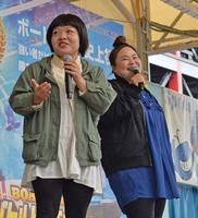 イベントでレース前から場内を盛り上げるおかずクラブ