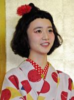 新成人を祝福した三戸なつめ＝東京・原宿