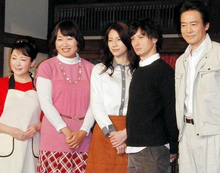 制作発表に出席した松坂慶子、山崎静代、松下奈緒、安藤政信、村上弘明＝神奈川・緑山スタジオ