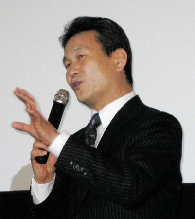 「白鯨との闘い」のトークショーを行った辛坊治郎キャスター＝大阪市内