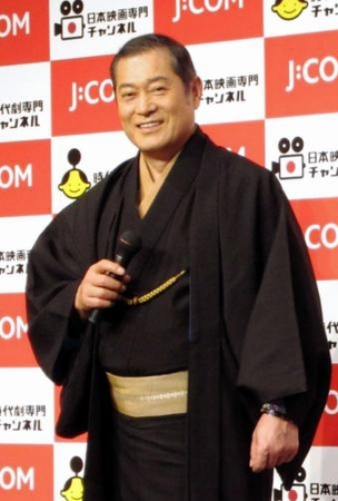 お互いの印象をコメントする（左から）松平健と辰吉丈一郎＝都内