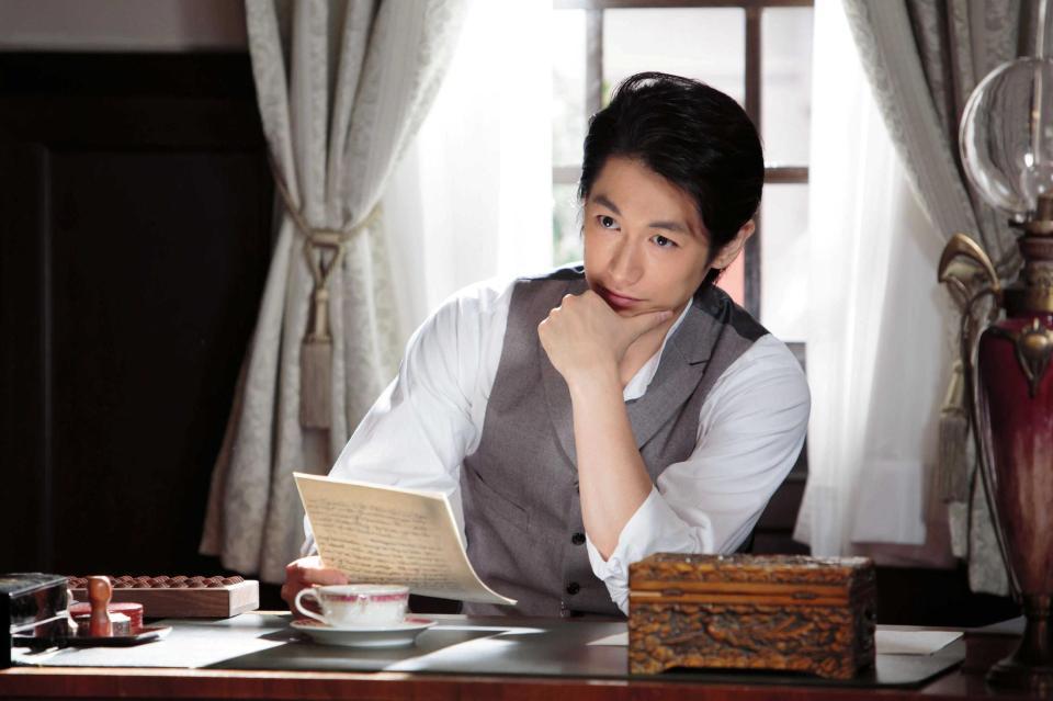 　物思いにふける