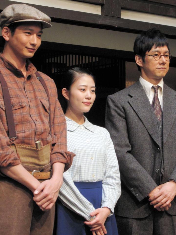 ＮＨＫ連続テレビ小説「とと姉ちゃん」取材会に登場した（左から）向井理、高畑充希、西島秀俊＝東京・ＮＨＫ