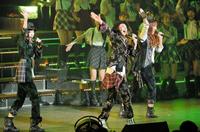 １位「奇跡は間に合わない」を歌う（左から）松井珠理奈、宮澤佐江、野中美郷＝ＴＯＫＹＯ　ＤＯＭＥ　ＣＩＴＹ　ＨＡＬＬ（撮影・佐々木彰尚）