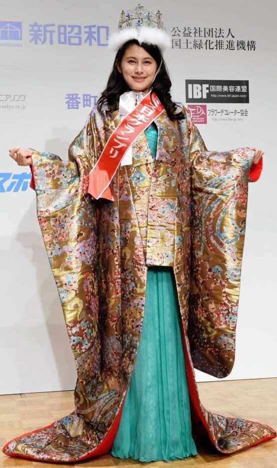 ミス日本グランプリに輝いた松野未佳さん＝東京・新宿（撮影・佐々木彰尚）