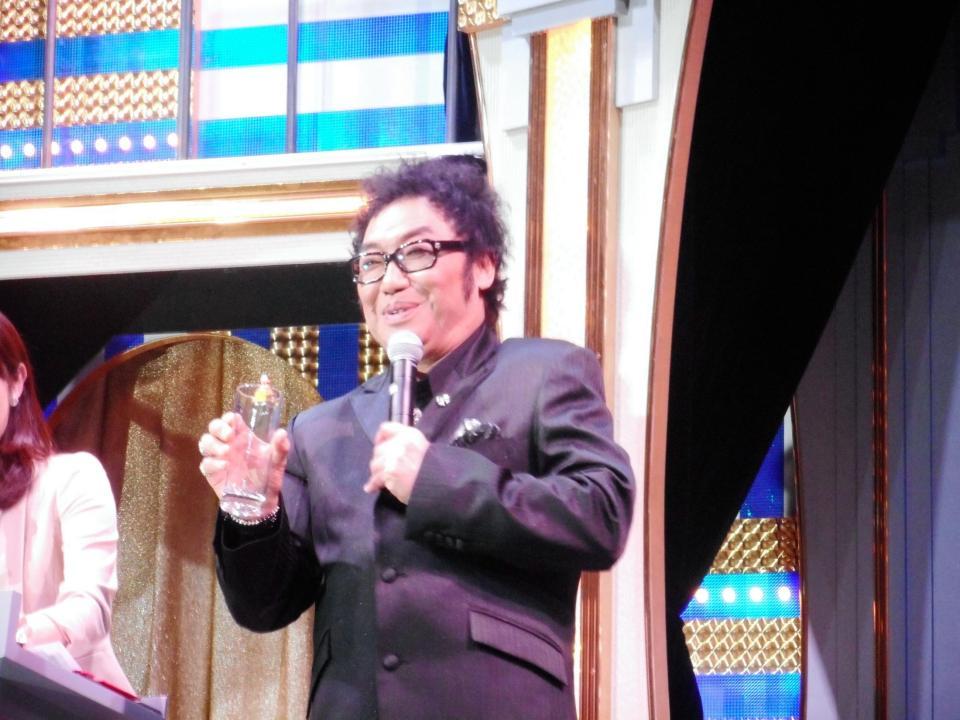 自身がプロデュースした「ＣＲＯＫＥＴ　ＭＩＭＩＣ　ＴＯＫＹＯ」のオープニング会見をしたコロッケ＝東京・麻布十番