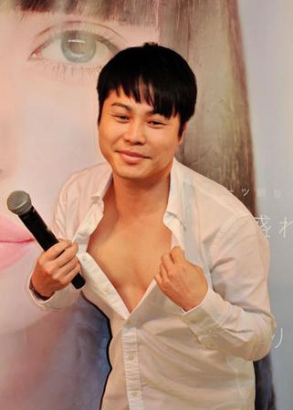 女子大生とのスピード破局を明かした井上裕介＝東京・原宿